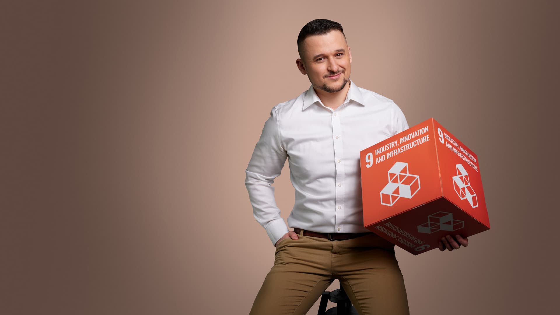 Maxim Tuovinen - Maxim työskentelee Power BI -asiantuntijana Knowitilla